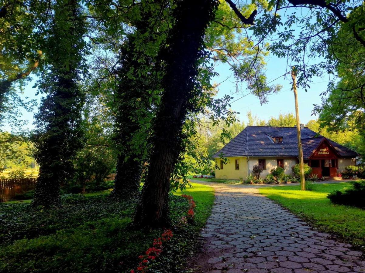 Hostel Domek Ogrodnika Przy Muzeum W Przeworsku Zespole Palacowo - Parkowym Екстер'єр фото